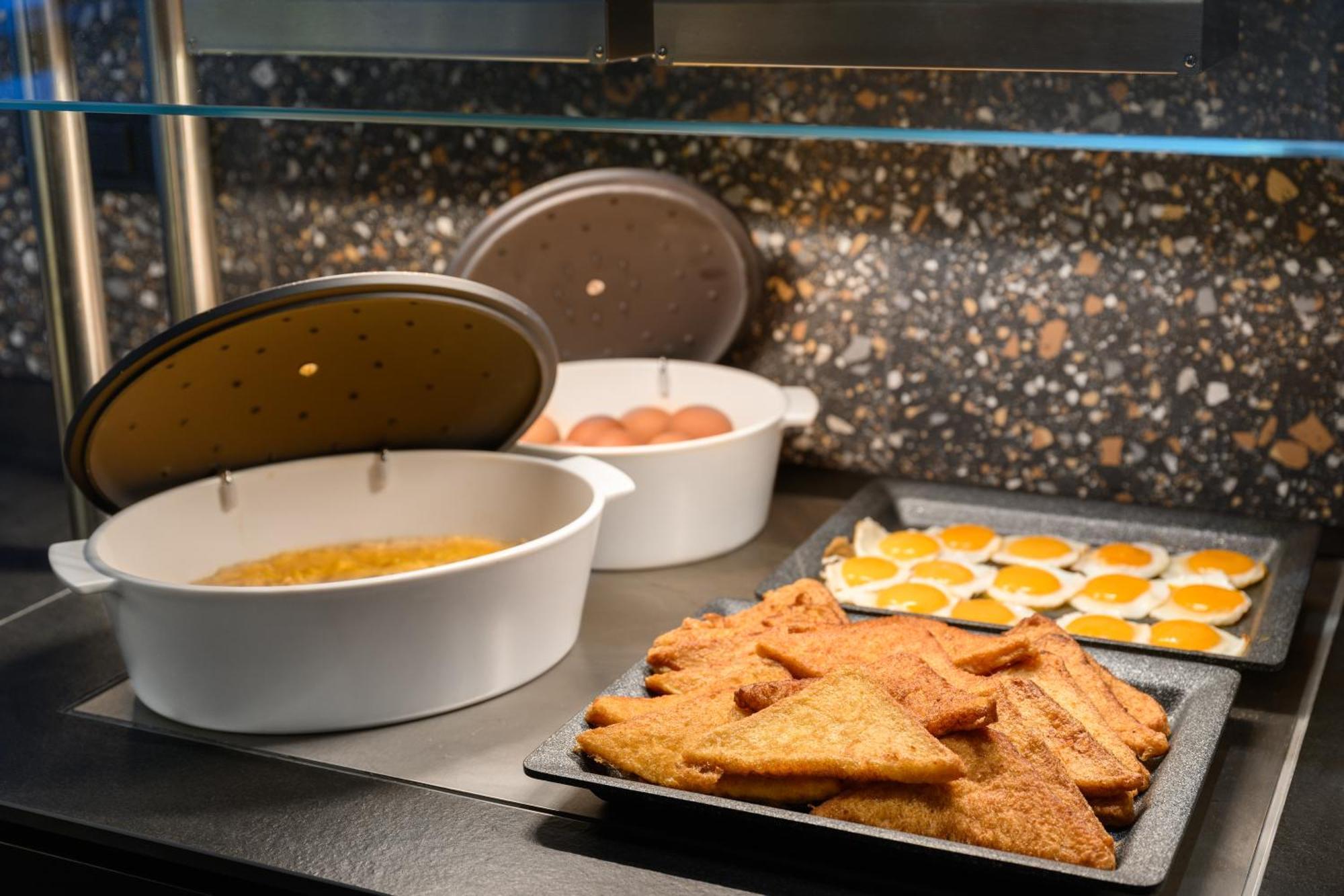 Hilton Garden Inn Debrecen City Center Esterno foto